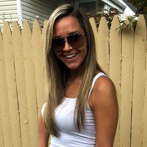 Meet your Posher, Adrianna